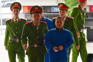 Xét xử nhiều cựu thẩm phán nhận hối lộ để “chạy án”