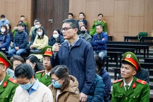 Nhiều cựu cán bộ Cục An toàn thực phẩm ra tòa vì nhận hối lộ