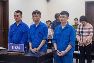 Hà Nội: Mở lại phiên tòa xét xử nhóm cựu cán bộ “bảo kê” vi phạm xây dựng