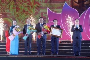 Kỷ niệm 50 năm ngày giải phóng tỉnh, Bình Định đón nhận Huân chương Độc lập hạng Ba