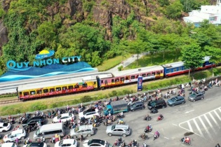 Chuyến tàu “Về Miền đất võ”: Ngồi toa văn hóa, nghe bài chòi, ngắm Tháp Đôi