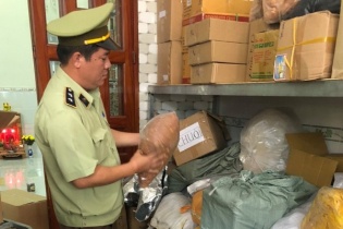 Phát hiện hơn 1,3 tấn thực phẩm không rõ nguồn gốc tại Bình Dương