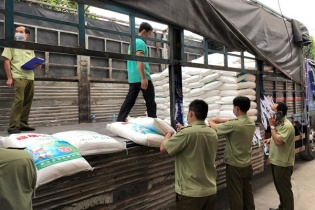TP.HCM: Thu giữ gần 45 tấn bột ngọt có chữ Trung Quốc 