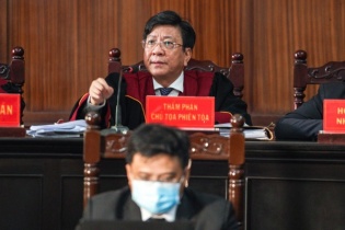 Vụ hoán đổi “đất vàng” quận 3: Tòa tạm hoãn vì sức khỏe bà Diệp không đảm bảo