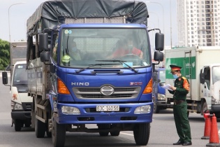 TP.HCM đề nghị ưu tiên xét nghiệm Covid-19 cho tài xế vận chuyển hàng hóa
