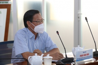 Vẫn quá đông người ra đường, TP.HCM siết chặt các quy định về giãn cách xã hội