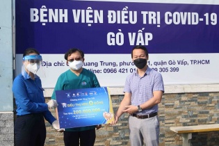 Trao 6.000 phần quà đến lực lượng tuyến đầu chống dịch tại TP.HCM