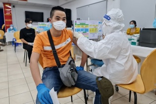 TP.HCM: Đẩy nhanh bao phủ vắc-xin cho người dân từ 18 tuổi