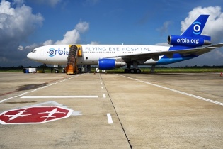 Tổ chức Orbis đưa Bệnh viện Bay đến Cần Thơ