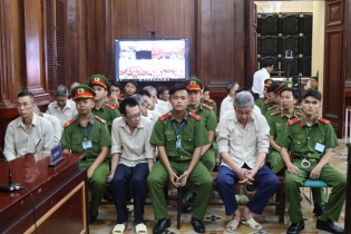 Các bị cáo tại Trung tâm Đăng kiểm khối D thành khẩn khai báo