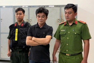 Khởi tố vợ chồng giám đốc công ty sản xuất gần 70.000 chai dầu gió giả tại TP.HCM