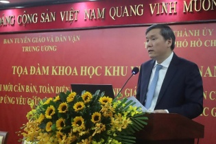 Hoàn thiện giáo trình lý luận chính trị để đáp ứng yêu cầu mới