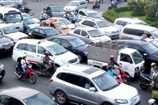 Nghệ An: Lượng đăng ký ô tô gần gấp đôi xe máy