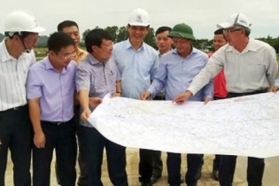 Bàn giao mốc lộ giới dự án cao tốc Bắc - Nam đoạn qua Hà Tĩnh