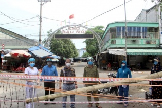 Nghệ An tiêm vắc xin phòng COVID-19 cho tiểu thương, hộ kinh doanh, người lao động