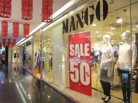 Trung tâm thương mại dịp Tết vắng như "chùa bà đanh"