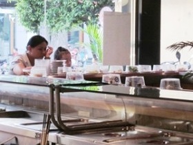 Lẩu băng chuyền hết mốt