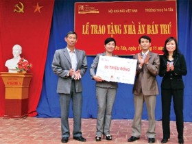 Hát Quốc ca ở Pa Tần
