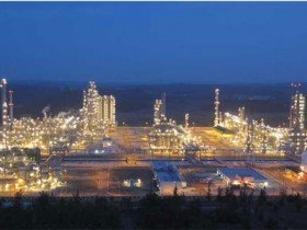 Đề nghị tái xuất xăng dầu Dung Quất sang Lào