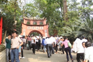Vạn người về đất Tổ dâng hương các Vua Hùng