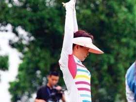 Nữ golf thủ khoe sắc tại Swing for the kids