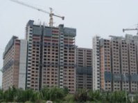 Dự án ngoại nhập cuộc đua hạ giá