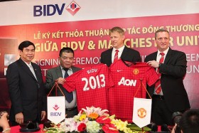 Huyền thoại Peter Smeichel thăm đại bản doanh BIDV