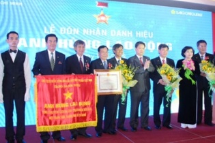 Saigontourist đón nhận danh hiệu Anh Hùng