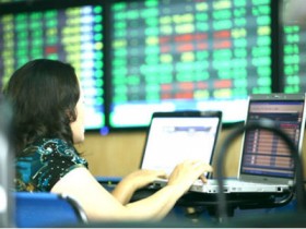 Lãi suất giảm chưa truyền nhiệt sang chứng khoán