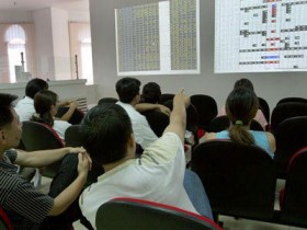 VN-Index bất ngờ vượt mốc 500 điểm