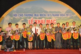 Sôi động Hội chợ thương mại miền Tây Thanh Hóa