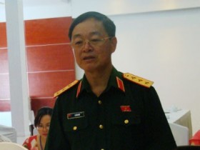 Giữ lại Điều 4 và không đổi tên nước