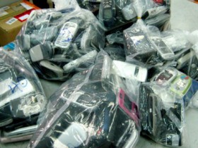 Bắt hàng trăm iPhone, Apple, Samsung...xuất xứ Trung Quốc