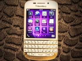 BlackBerry Q10 mạ vàng xuất hiện ở Việt Nam