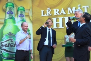 Carlsberg ra dòng sản phẩm bia cao cấp Huda Gold