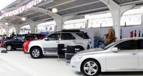 Giá ô tô nhập khẩu nguyên chiếc giảm một nửa
