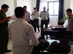 Bắt nhóm trộm 6.000 tỷ đồng từ thẻ tín dụng