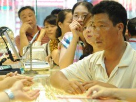 Vàng giảm mạnh ngược chiều thế giới