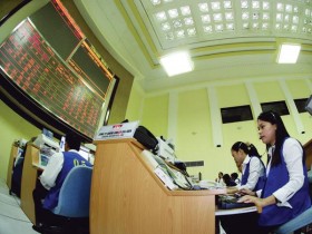 Doanh nghiệp mò mẫm rút niêm yết