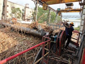 Đường nhập lậu giá rẻ tấn công doanh nghiệp nội