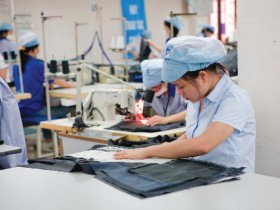 Nội địa hóa lề mề, dệt may đuối sức