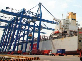 Đua giành quyền khai thác 2 cảng biển nước sâu
