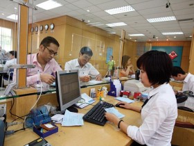Đua nhau giảm lãi suất không hẳn vì ứ vốn