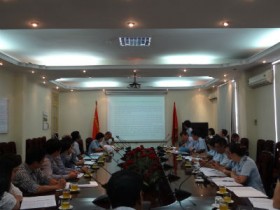 Hàng chuyển phát nhanh đi như... rùa