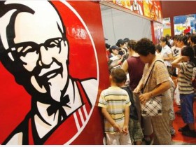 Khách Trung Quốc giận dữ vì đá KFC "bẩn hơn nước toilet"