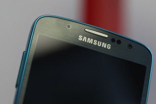 "Đập hộp" Galaxy S4 Active - Smartphone chống nước