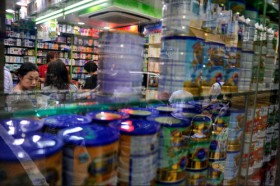 Phụ huynh Trung Quốc phát cuồng vì sữa ngoại