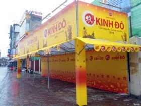 Bánh trung thu bắt đầu cuộc đua... chiếm chỗ vỉa hè