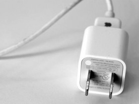 Apple hỗ trợ đổi sạc “rởm” lấy sạc "xịn" với 10 USD