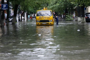 Hà Nội phố xá thành sông ngày 8/8